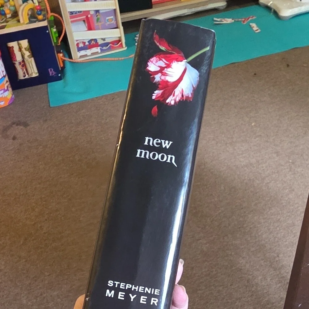 New Moon Stephenie Meyer Hardcover First Edition Twilight Saga Young Adult 2006‎